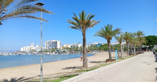 Edison Next desarrolla un proyecto de luminarias solares de la localidad ibicenca de Sant Antoni de Portmany